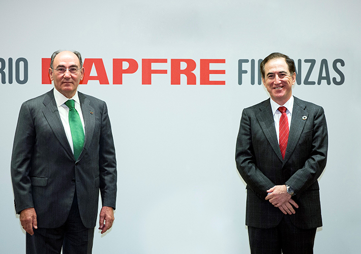 Foto Iberdrola y MAPFRE sellan una alianza estratégica para invertir juntos en energías renovables en España.
